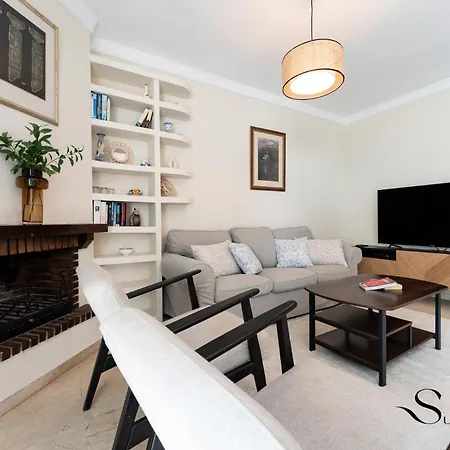 Apartment Perfect Location 3 Bedrooms 2 Bath, Parking, Pool *