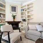 Perfect Location 3 Bedrooms 2 Bath, Parking, Pool *