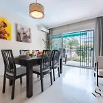 Apartmán Perfect Location 3 Bedrooms 2 Bath, Parking, Pool