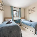 Apartmán Perfect Location 3 Bedrooms 2 Bath, Parking, Pool *