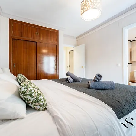 Perfect Location 3 Bedrooms 2 Bath, Parking, Pool Apartmán *