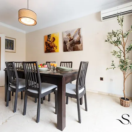 アパート Perfect Location 3 Bedrooms 2 Bath, Parking, Pool フエンヒロラ