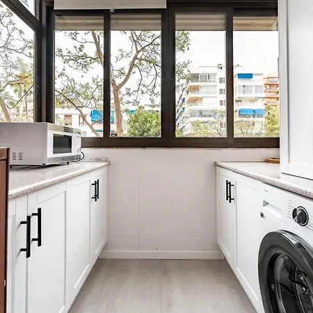 Perfect Location 3 Bedrooms 2 Bath, Parking, Pool アパート フエンヒロラ